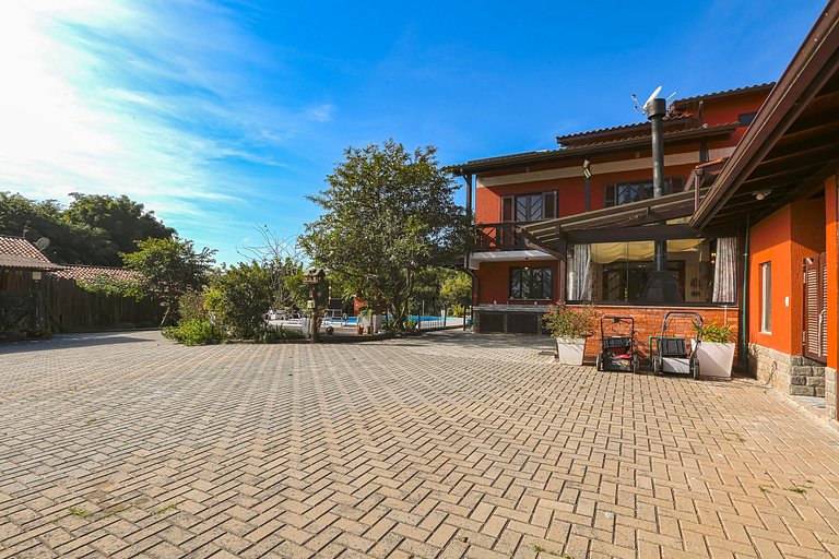 House with Pool in Floripa – 15 min from Jurerê