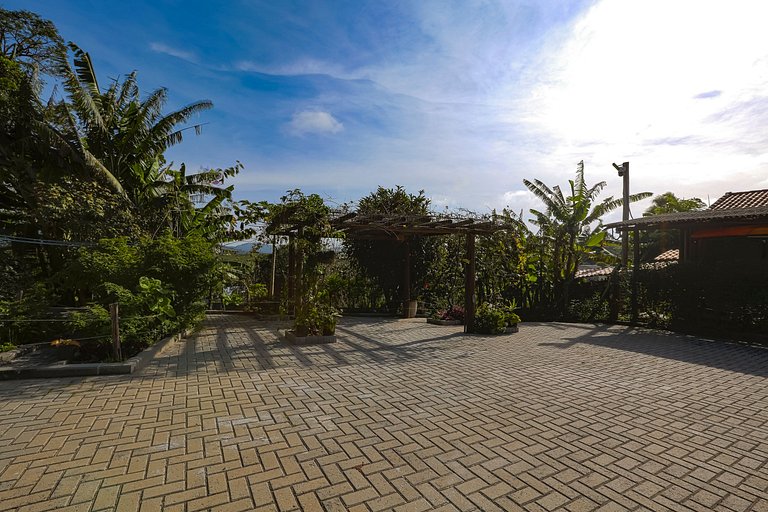 House with Pool in Floripa – 15 min from Jurerê