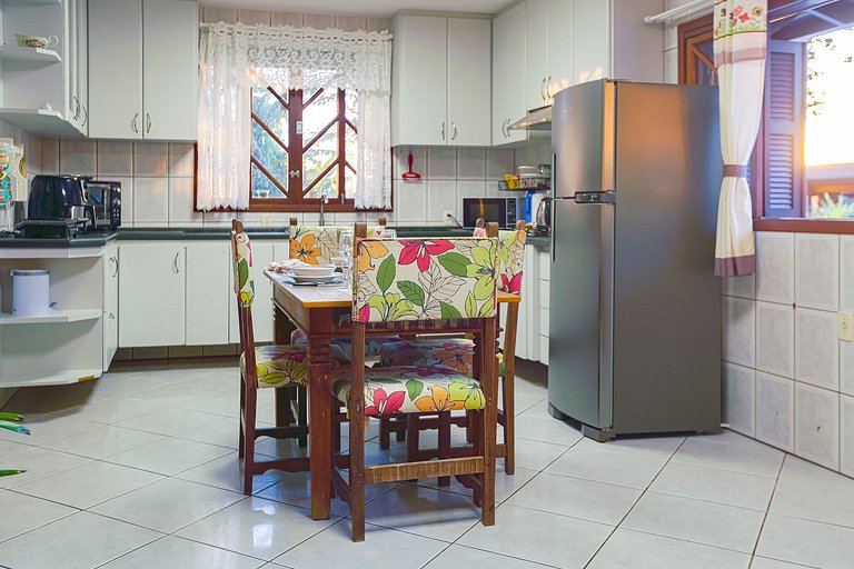 House with Pool in Floripa – 15 min from Jurerê