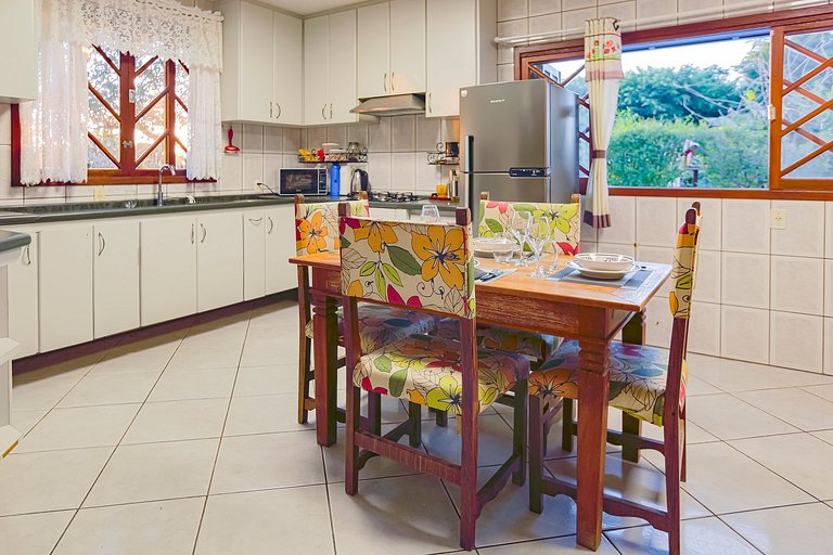 House with Pool in Floripa – 15 min from Jurerê