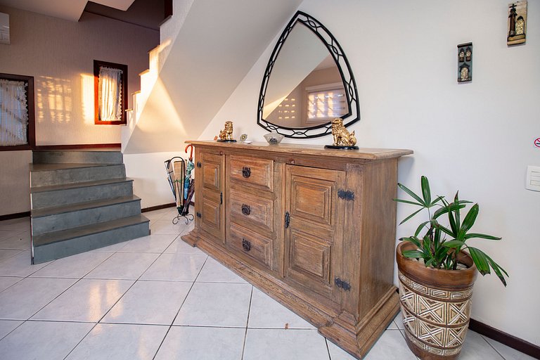 House with Pool in Floripa – 15 min from Jurerê