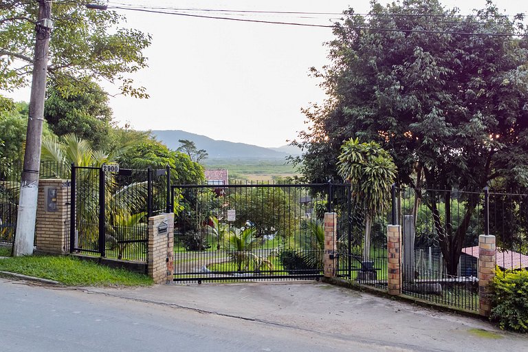 Casa com piscina em Floripa - 15 min Jurerê