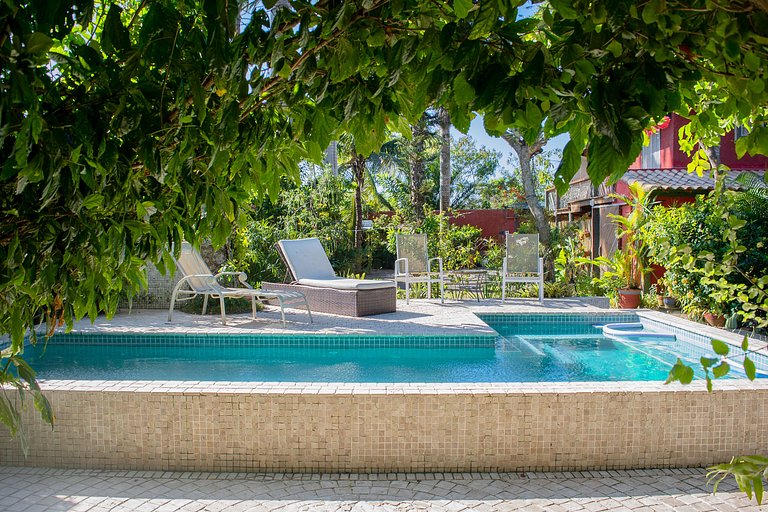 Casa ampla: 450 metros da praia de Geribá com piscina