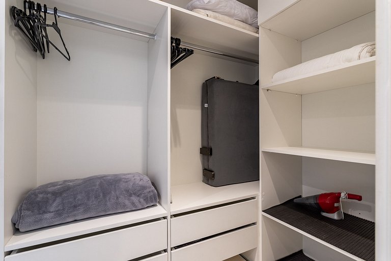 Lindo quarto e sala no coração de Itaipava