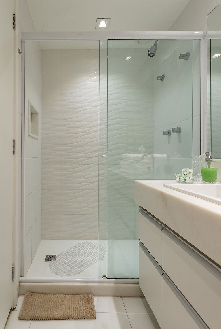 Lindo quarto e sala no coração de Itaipava