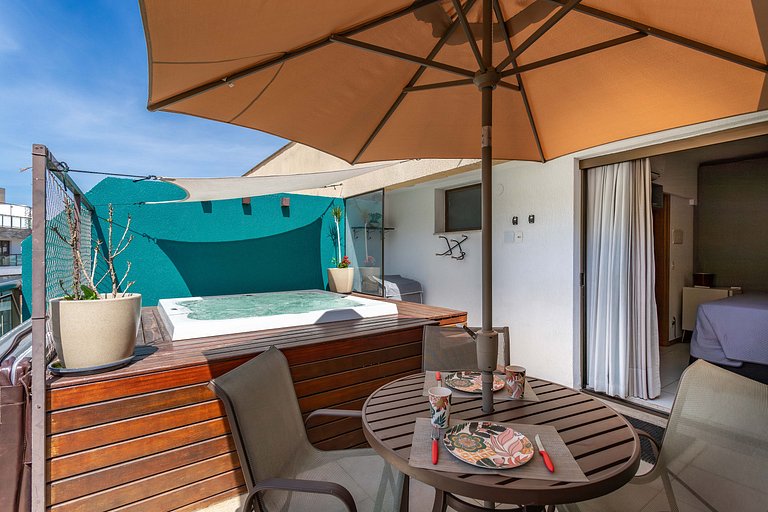 Private Jacuzzi Penthouse in the Heart of Itaipava