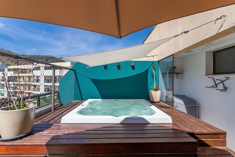 Private Jacuzzi Penthouse in the Heart of Itaipava