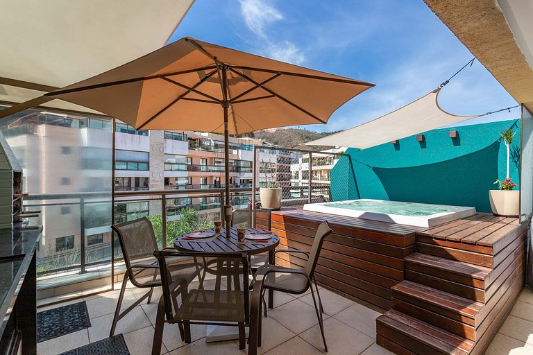 Private Jacuzzi Penthouse in the Heart of Itaipava