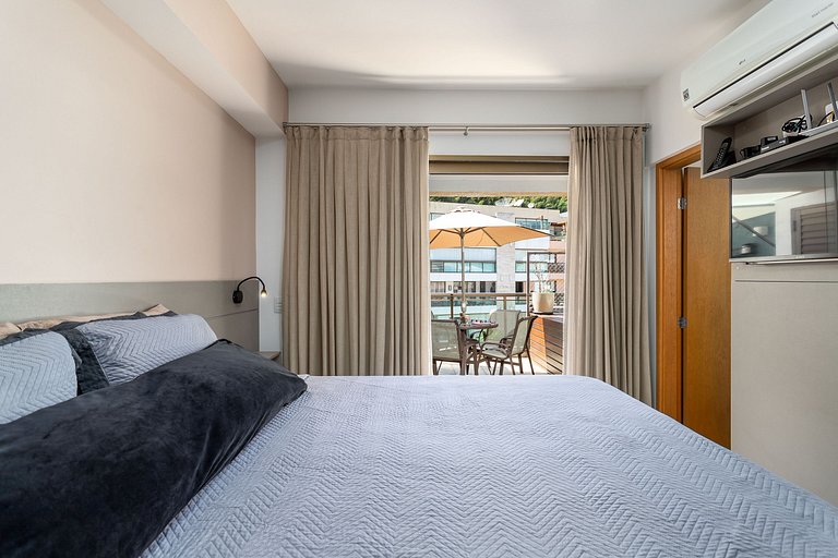 Private Jacuzzi Penthouse in the Heart of Itaipava