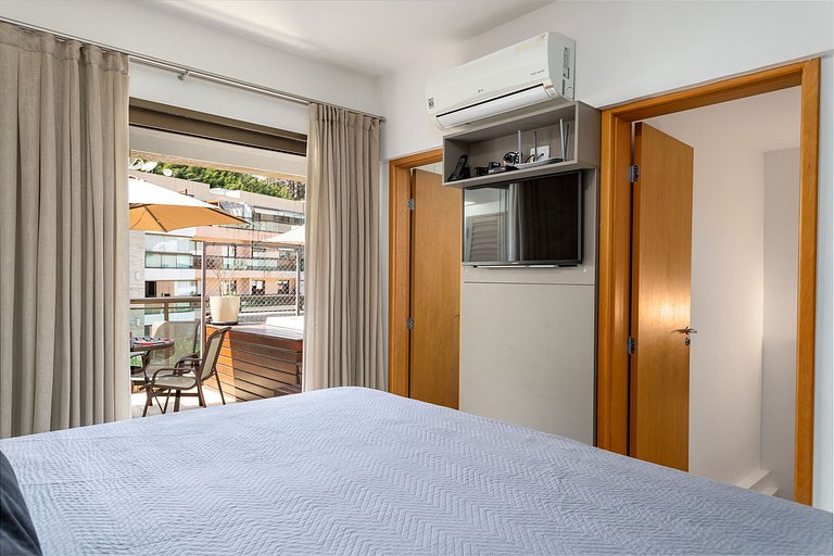 Private Jacuzzi Penthouse in the Heart of Itaipava