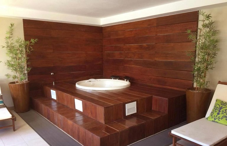 Private Jacuzzi Penthouse in the Heart of Itaipava