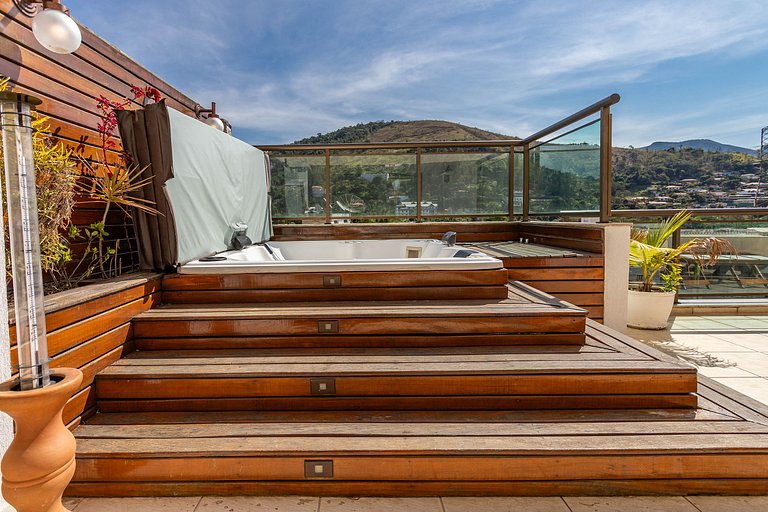 Exclusive Penthouse with Private Jacuzzi in the Heart of Ita