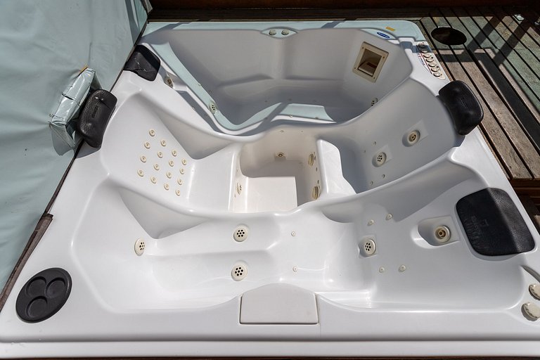 Exclusive Penthouse with Private Jacuzzi in the Heart of Ita