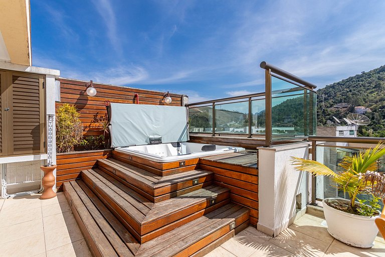 Exclusive Penthouse with Private Jacuzzi in the Heart of Ita