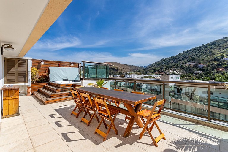 Exclusive Penthouse with Private Jacuzzi in the Heart of Ita