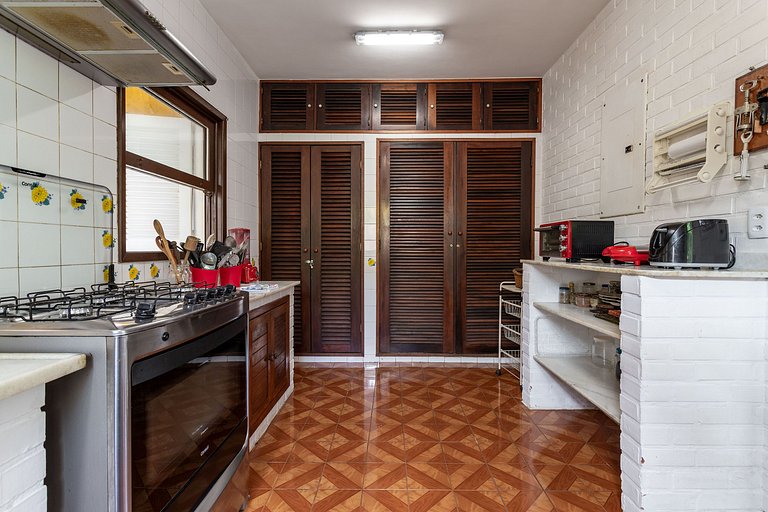 House in Araras: Pool, Sauna, and Included Services!