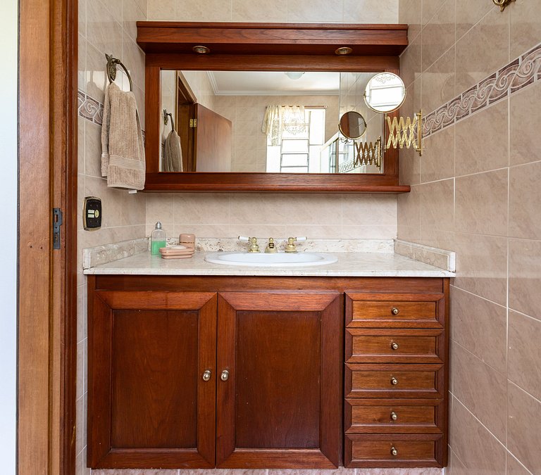 House in Araras: Pool, Sauna, and Included Services!