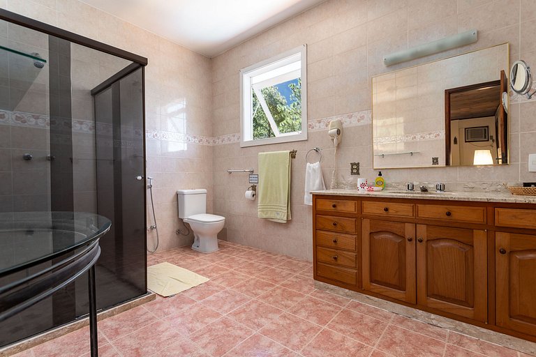 House in Araras: Pool, Sauna, and Included Services!