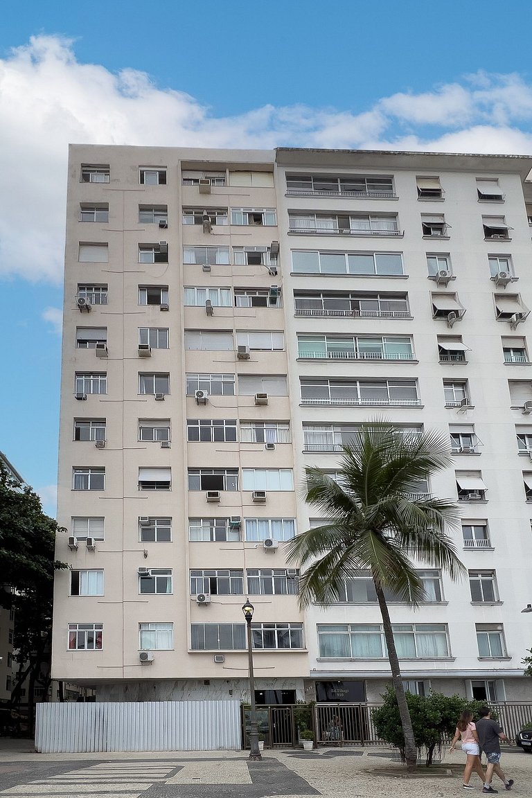 Flat beira-mar em Copacabana com ar condicionado
