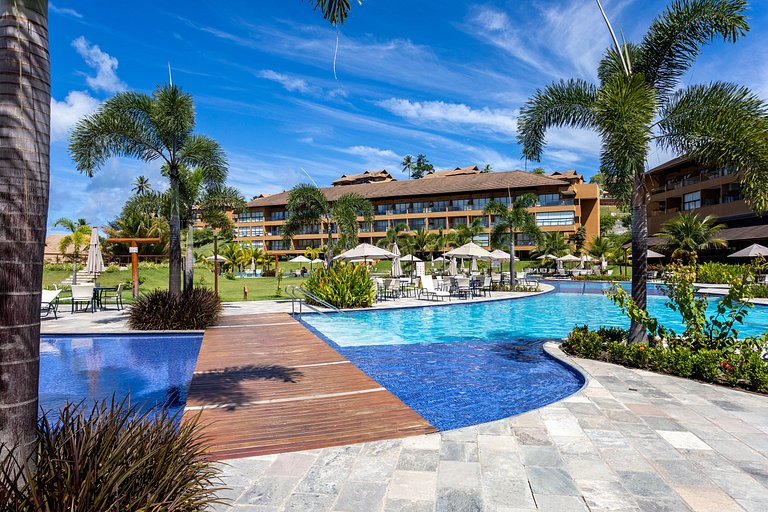 Exclusive Oceanfront Bungalow with Included Service — Eco Re