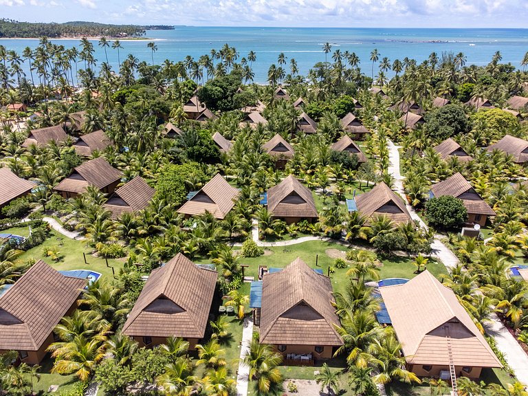 Exclusive Oceanfront Bungalow with Included Service — Eco Re