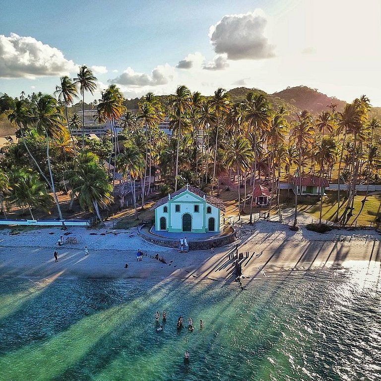 Exclusive Oceanfront Bungalow with Included Service — Eco Re