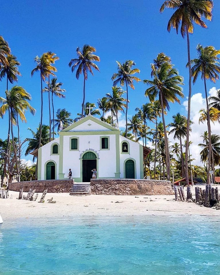 Exclusive Oceanfront Bungalow with Included Service — Eco Re