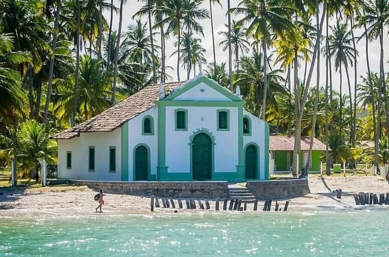 Exclusive Oceanfront Bungalow with Included Service Eco Reso