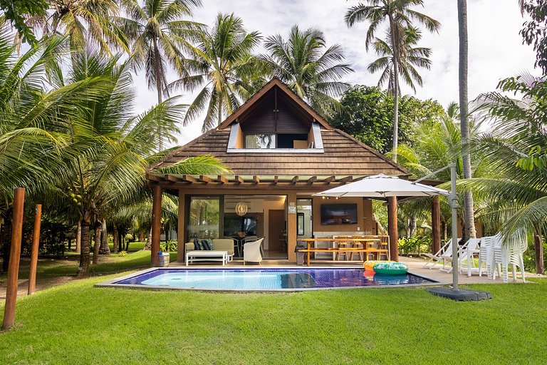 Exclusive Oceanfront Bungalow with Included Service — Eco Re