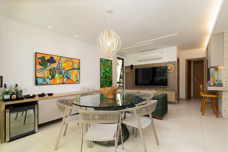 Exclusive Oceanfront Bungalow with Included Service — Eco Re