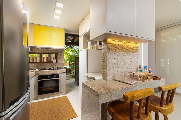 Exclusive Oceanfront Bungalow with Included Service — Eco Re
