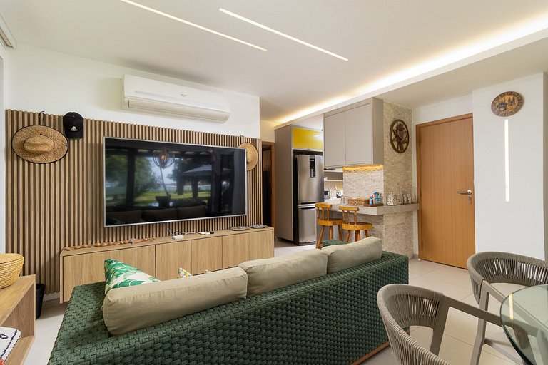 Exclusive Oceanfront Bungalow with Included Service — Eco Re