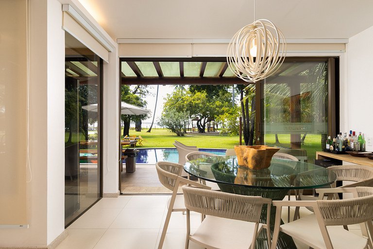 Exclusive Oceanfront Bungalow with Included Service — Eco Re