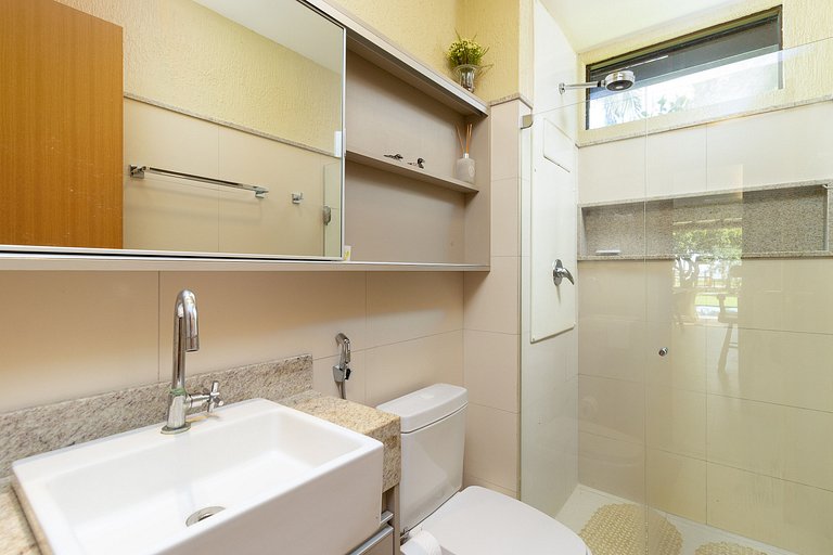 Exclusive Oceanfront Bungalow with Included Service — Eco Re