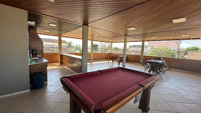 Spacious house for up to 19 people, 5 minutes from the beach