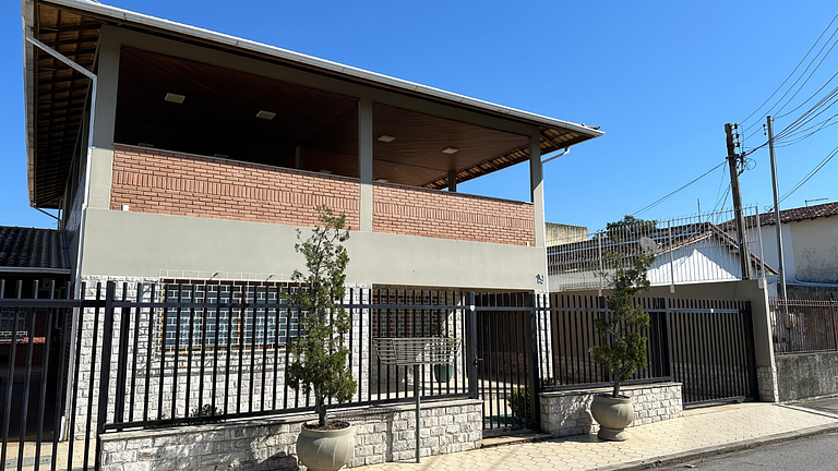 Spacious house for up to 19 people, 5 minutes from the beach