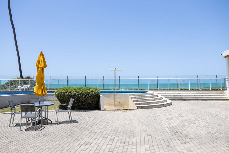 Luxury and comfort right on the beach in Barra de São Miguel