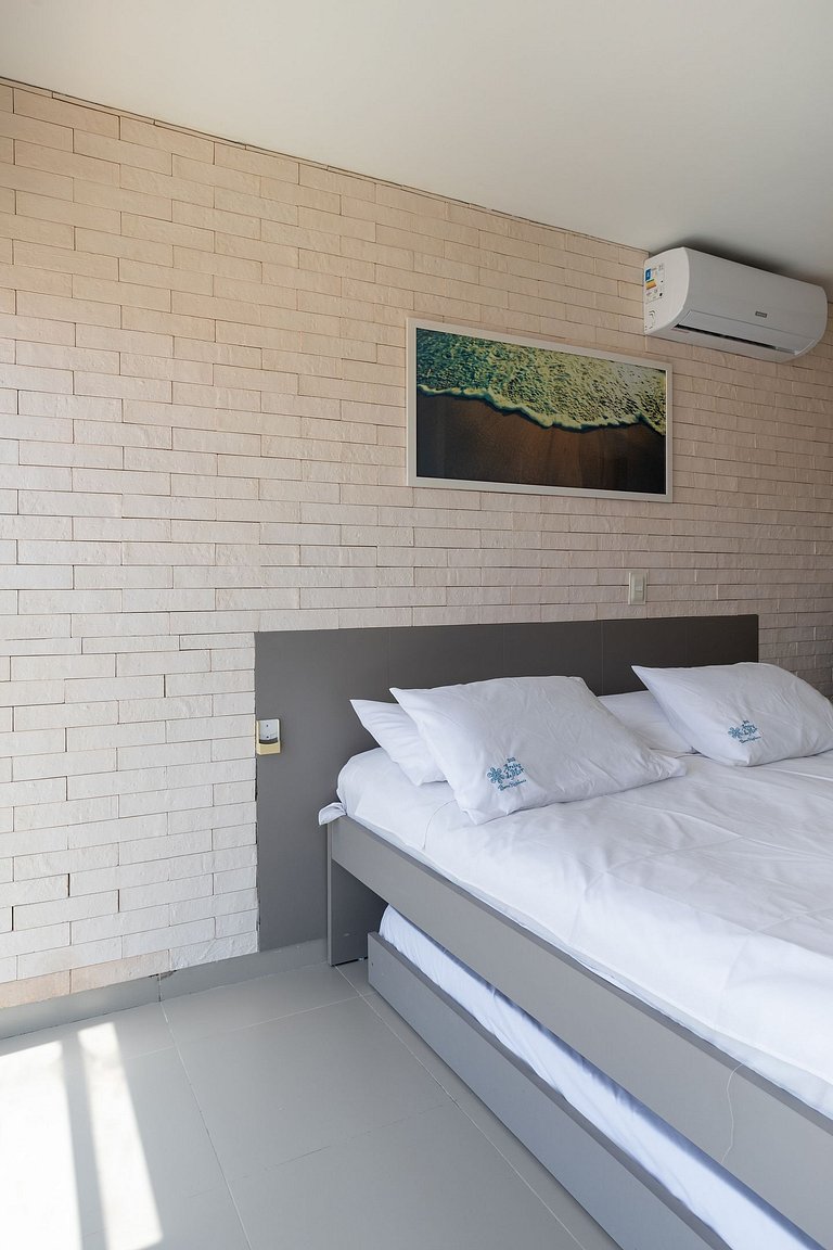 Luxury and comfort right on the beach in Barra de São Miguel