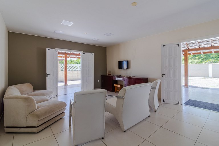 House with Pool and Barbecue at Praia Seca