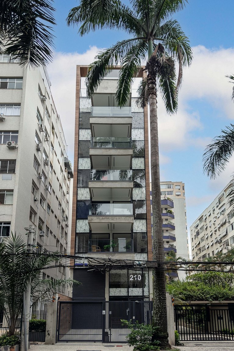 Cozy Apartment | Pool, Sauna & 350m from the Metro