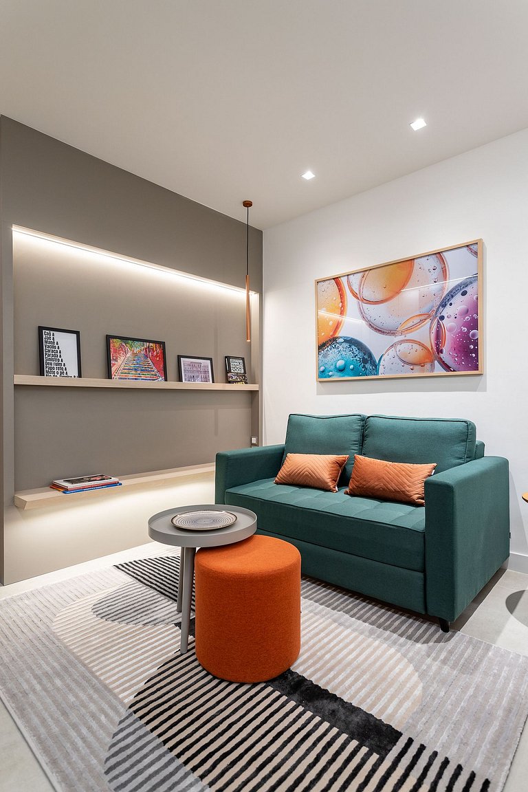 Cozy Apartment | Pool, Sauna & 350m from the Metro