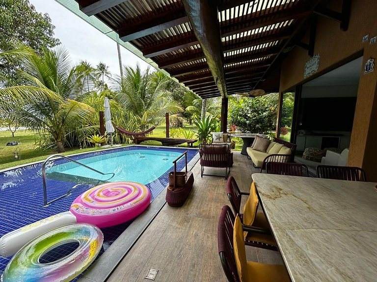Beachfront Bungalow with Staff in Carneiros