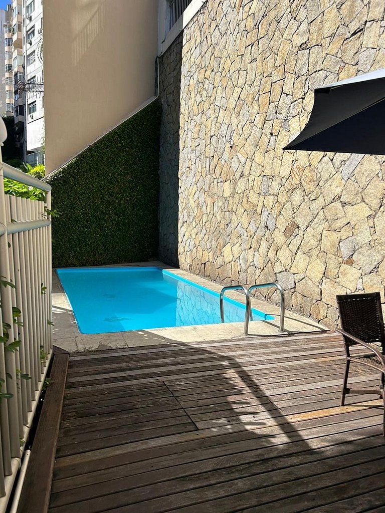 Apt com varanda em condomínio c/ piscina na Lagoa