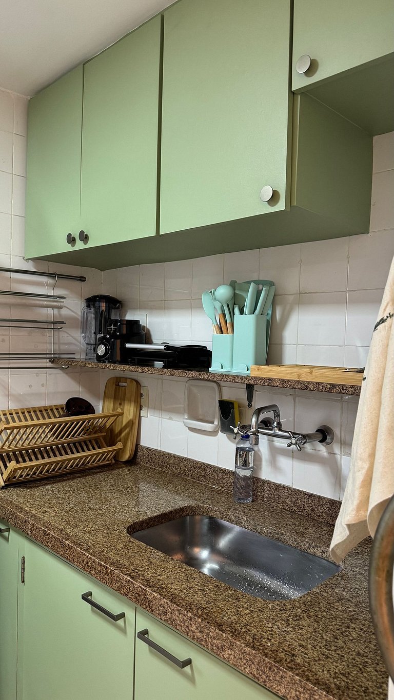 Spacious 2-bedroom apartment just steps from Ipanema Beach