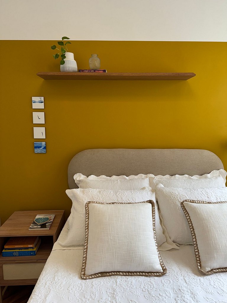 Spacious 2-bedroom apartment just steps from Ipanema Beach