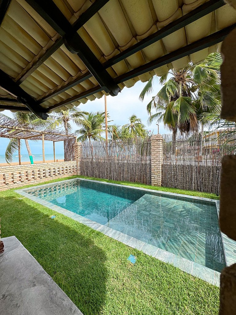 Casa pé-na-areia c/ piscina e serviço incluído Japaratinga