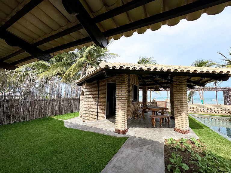 Casa pé-na-areia c/ piscina e serviço incluído Japaratinga
