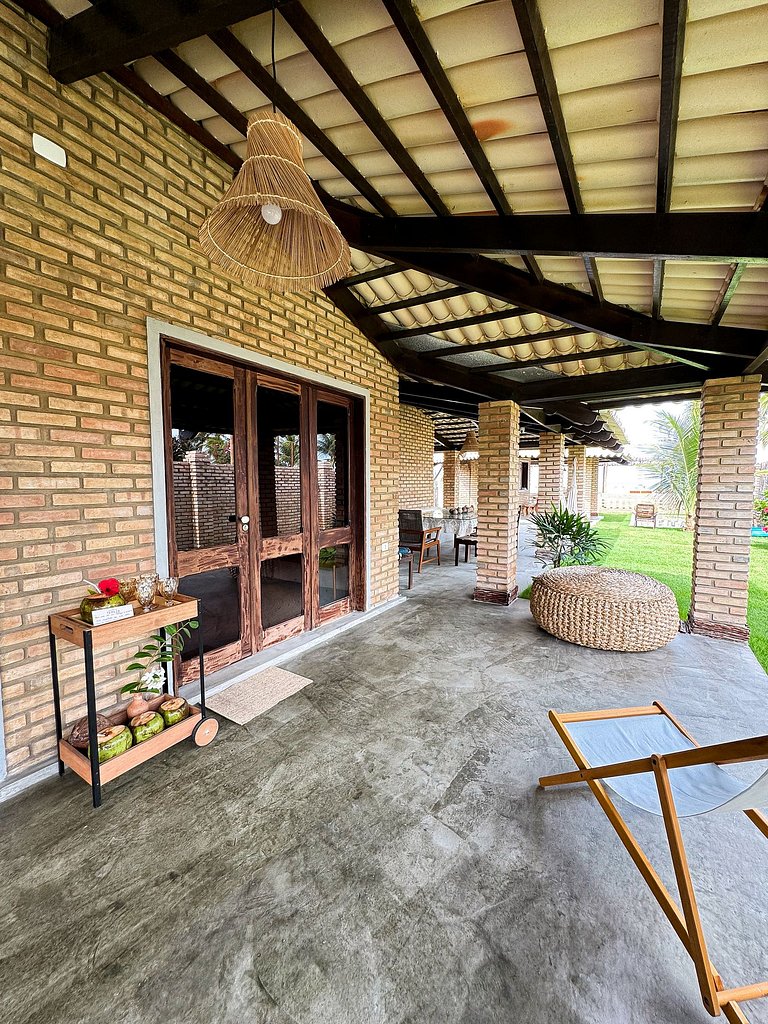 Beachfront House with Pool and Barbecue in Japaratinga