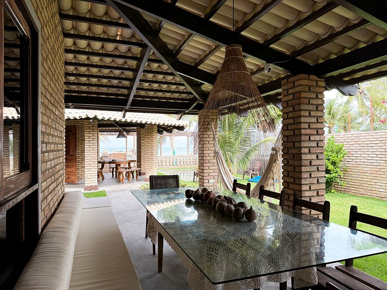 Beachfront House with Pool and Barbecue in Japaratinga