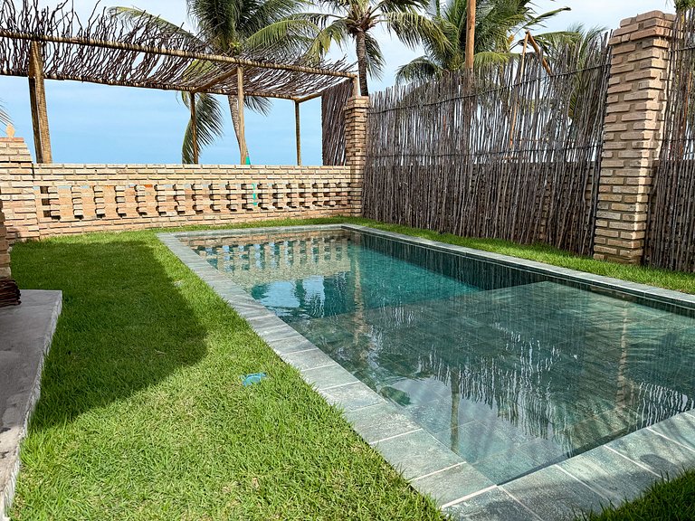 Beachfront House with Pool and Barbecue in Japaratinga